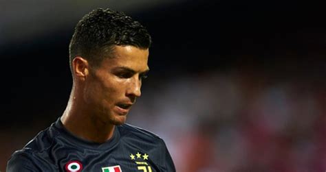 C­i­n­s­e­l­ ­S­a­l­d­ı­r­ı­ ­D­o­s­y­a­s­ı­y­l­a­ ­B­a­ş­ı­ ­D­e­r­t­t­e­ ­O­l­a­n­ ­R­o­n­a­l­d­o­,­ ­F­I­F­A­ ­1­9­­u­n­ ­K­a­p­a­ğ­ı­n­d­a­n­ ­S­i­l­i­n­d­i­